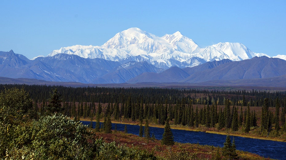 Senator blasts federal parks officials for barring American flags in beloved national park