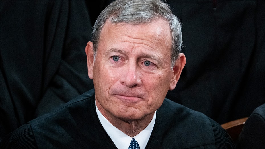 Chief Justice Roberts declines invitation to meet with Democratic lawmakers over Justice Alito flag incident