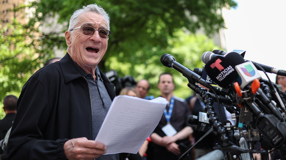 Robert De Niro claims Trump ‘could destroy the world’ outside Manhattan court