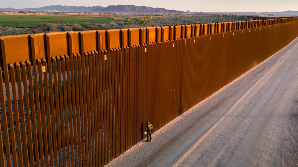 Arizona lawmakers visit Mexico amid border crisis, transition to new president