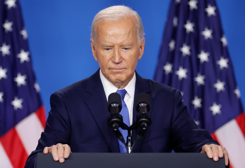 Obama, Pelosi have spoken privately about Biden concerns as growing number of Dems plot to have him drop out