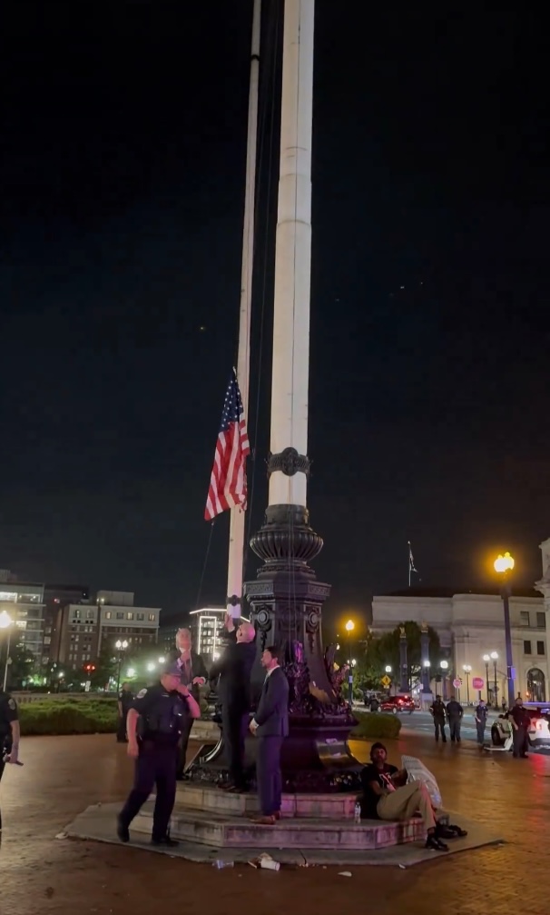 Republican congressmen replace American flags burned by anti-Israel agitators in DC