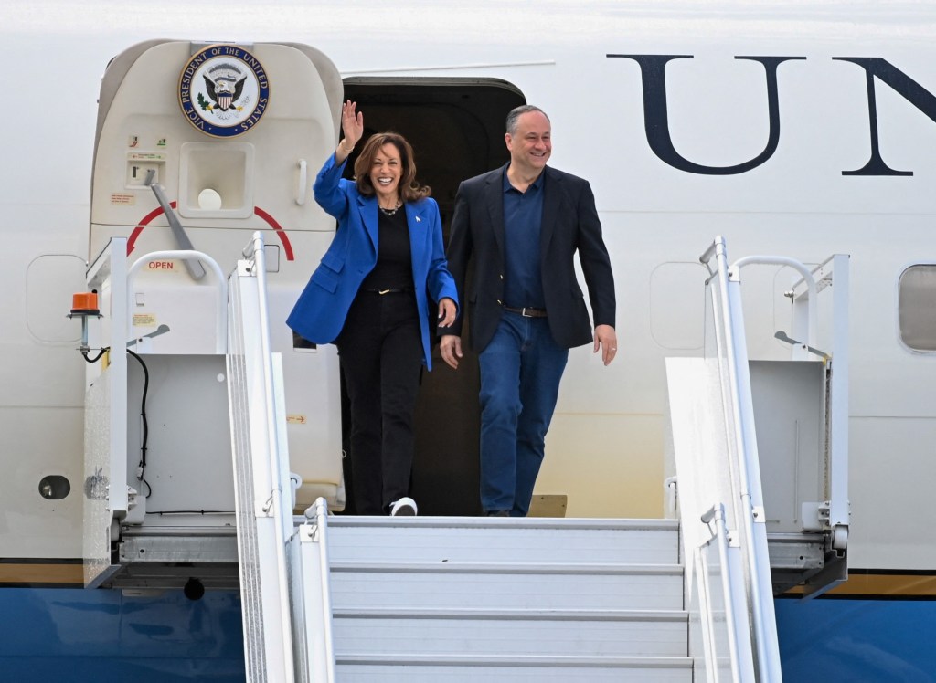 Harris and Walz take bus tour in southwestern Pennsylvania on last day of campaigning before DNC