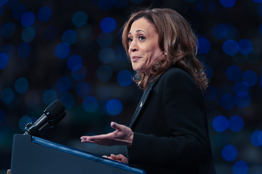 White House photographers decry ‘unprecedented reduction in access’ to Kamala Harris