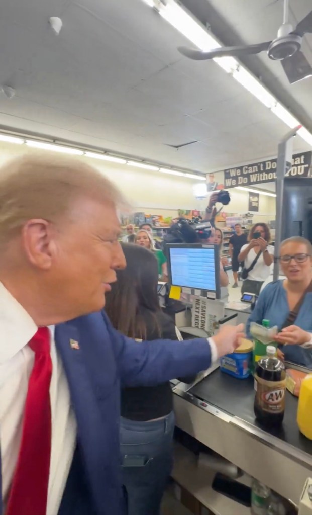 Trump gives Pennsylvania mom of three $100 towards her groceries: ‘Here, it’s gonna go down a little’