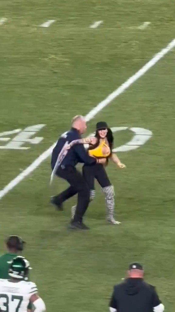 Woman runs onto field waving pro-Trump sign during Jets-Steelers game