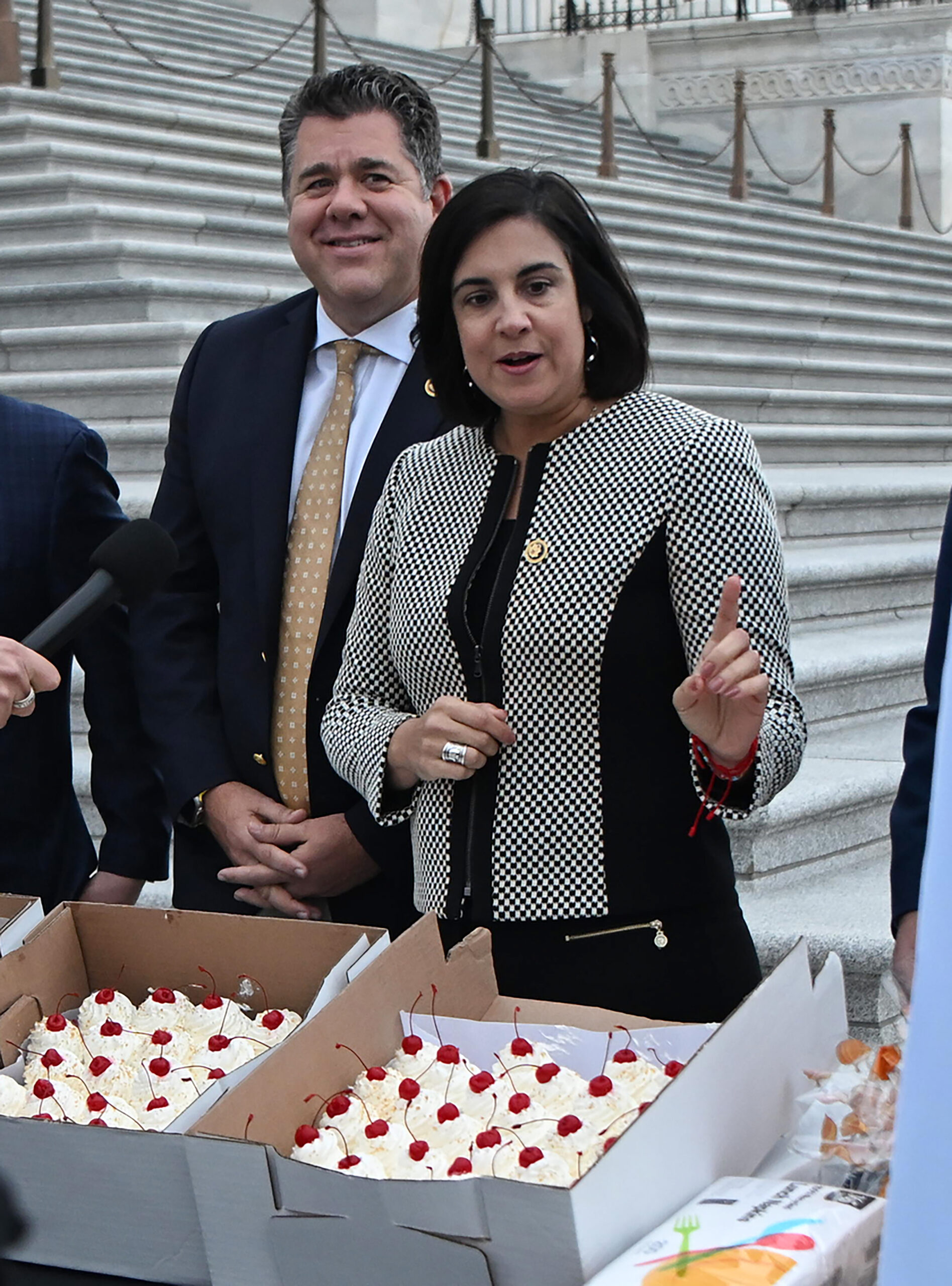 Rep. Nicole Malliotakis brings ‘Whoopi Goldberg’s FAVORITE’ cakes to the Capitol – after ‘The View’ co-host slammed Staten Island’s Holtermann’s Bakery