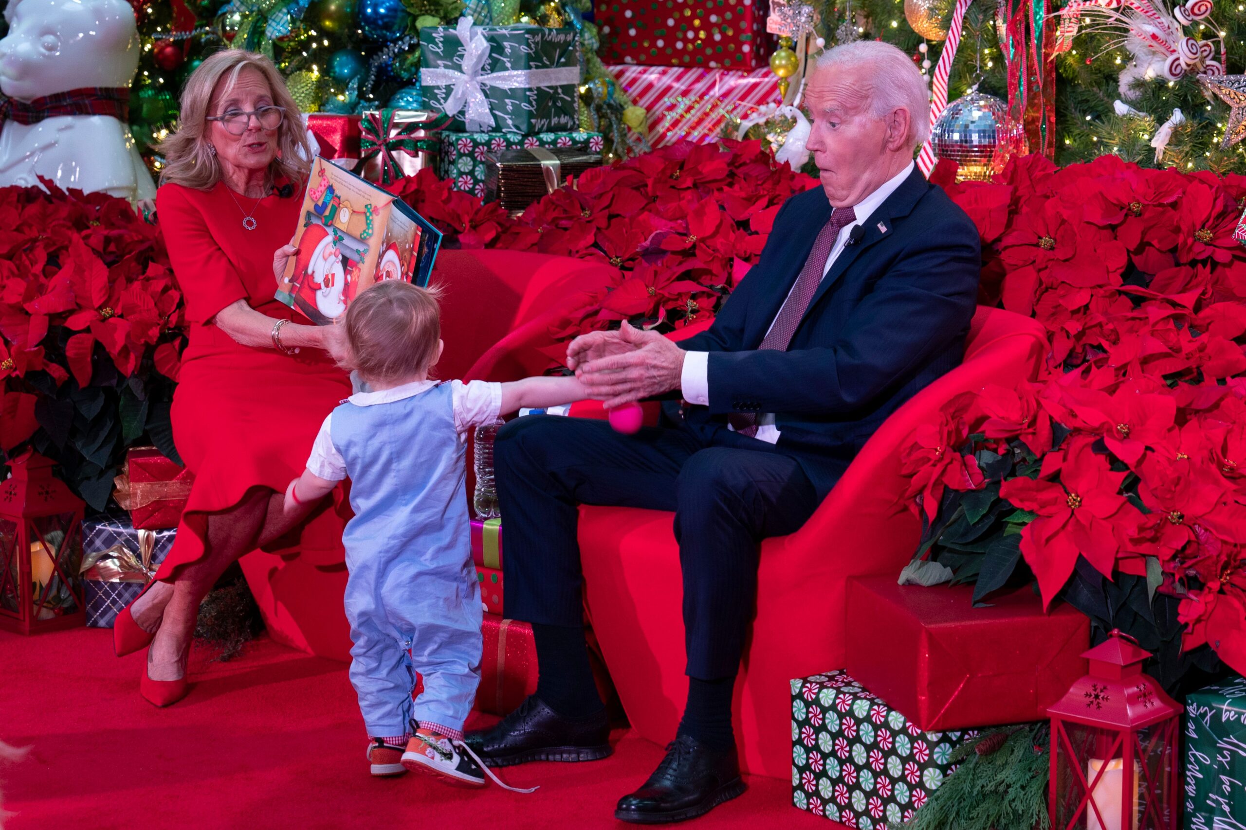 Bold toddler steals show as Bidens visit Children’s National Hospital to share Christmas spirit