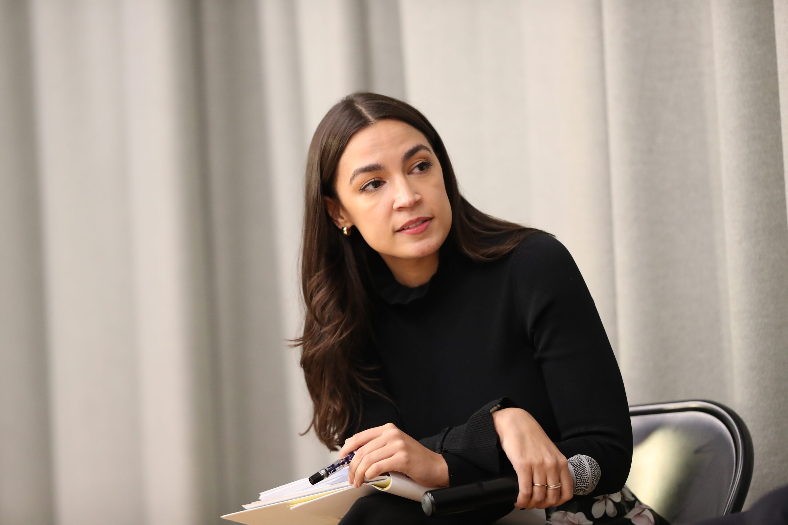 AOC shares tips on how illegal immigrants can evade ICE: ‘Do not open your door’